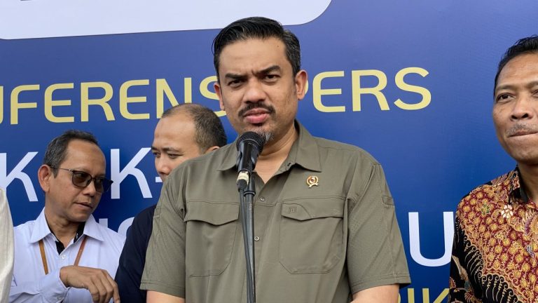 6836b9a27bdb3-menteri-maman-abdurachman-dorong-program-umkm-holding-konektivitas-dengan-usaha-besar-adalah-kunci_1265_711