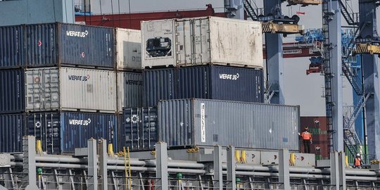 impor-meningkat-surplus-neraca-perdagangan-desember-2021-menyusut